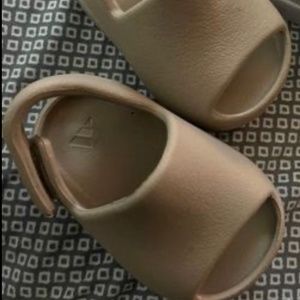 Baby Yeezy slide